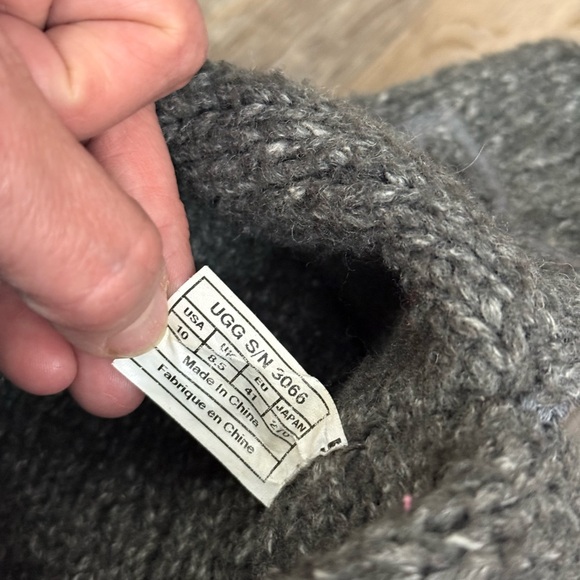 UGG • Lattice Cardy Charcoal Boots - Picture 9 of 11